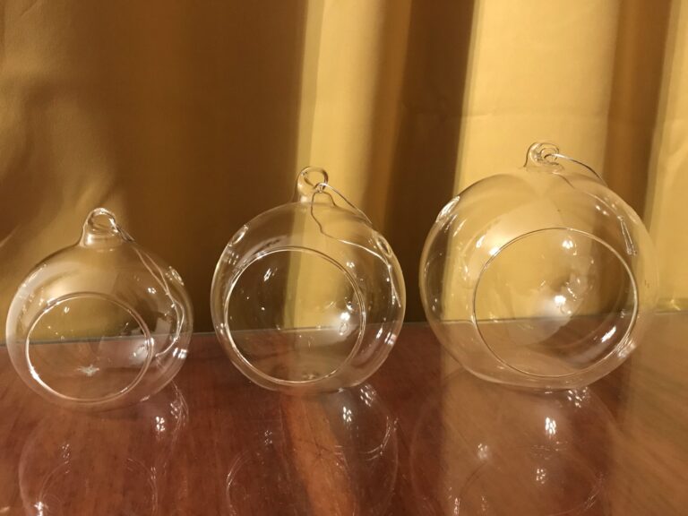 Osazuji kouličky tří velikostí - malá (průměr 7,5 cm), střední (průměr 9 cm), velká (průměr 11 cm)